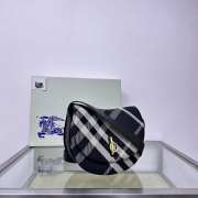 Uubags Burberry Medium Rocking Horse Bag in Black 19x6x16cm - 5