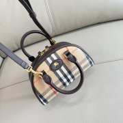 Uubags Burberry Mini Highlands Bowling Bag​ In Sand beige 19.5x9x12cm - 3