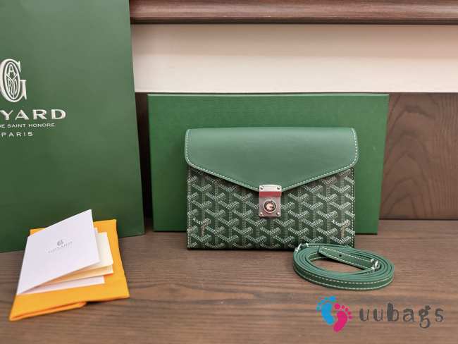 Uubags Chypre wallet-pouch in green 21x16x4cm - 1