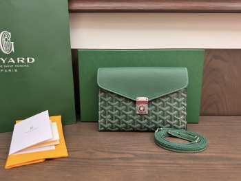 Uubags Chypre wallet-pouch in green 21x16x4cm