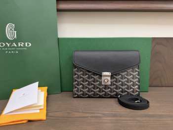 Uubags Chypre wallet-pouch in black 21x16x4cm