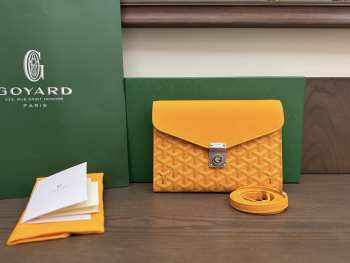 Uubags Chypre wallet-pouch in yellow 21x16x4cm
