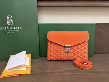 Uubags Chypre wallet-pouch in orange 21x16x4cm