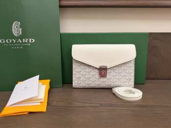 Uubags Chypre wallet-pouch in white 21x16x4cm