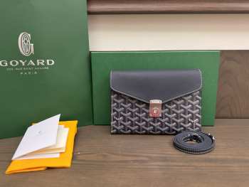 Uubags Chypre wallet-pouch in navy blue 21x16x4cm