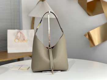 Uubags Chloe Marcie medium hobo bag in grained leather in motty grey 28x21x10cm