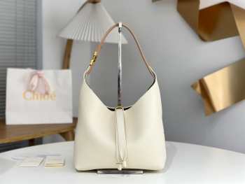 Uubags Chloe Marcie medium hobo bag in grained leather in white 28x21x10cm