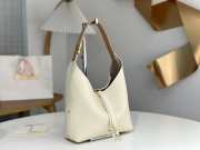 Uubags Chloe Marcie medium hobo bag in grained leather in white 28x21x10cm - 3