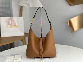Uubags Chloe Marcie medium hobo bag in grained leather in brown 28x21x10cm