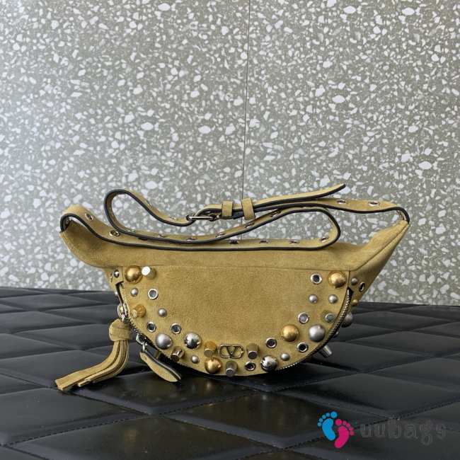 Uubags Valentino Garavani Beige Suede Nellcote Belt Bag 30x9x7cm - 1