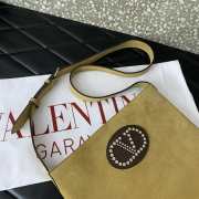 Uubags Valentino Garavani Nellcote Beige Suede Shoulder Bag With Fringes 30x31x3cm - 3