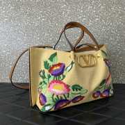 Valentino Garavani Medium Shopping Bag In Raffia With Floral Embroidery Natural/Multicolor 35x25x17cm - 2