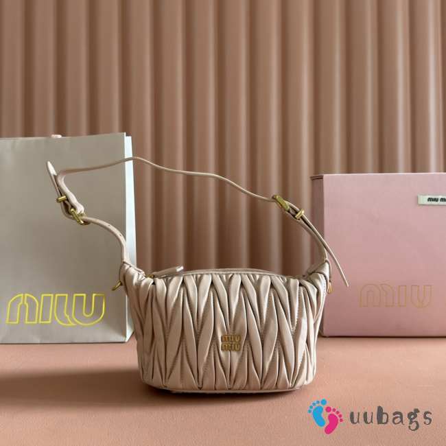 Uubags Miu Miu Matelasse nappa leather pouch in powder pink 15x8.5x8cm - 1