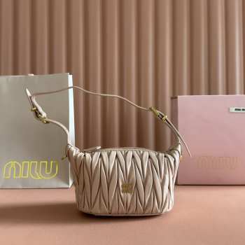 Uubags Miu Miu Matelasse nappa leather pouch in powder pink 15x8.5x8cm