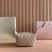 Uubags Miu Miu Matelasse nappa leather pouch in powder pink 15x8.5x8cm - 6