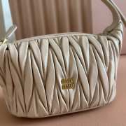 Uubags Miu Miu Matelasse nappa leather pouch in powder pink 15x8.5x8cm - 3