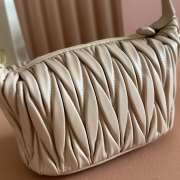 Uubags Miu Miu Matelasse nappa leather pouch in powder pink 15x8.5x8cm - 2