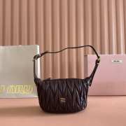 Uubags Miu Miu Matelasse nappa leather pouch in burgundy 15x8.5x8cm - 1