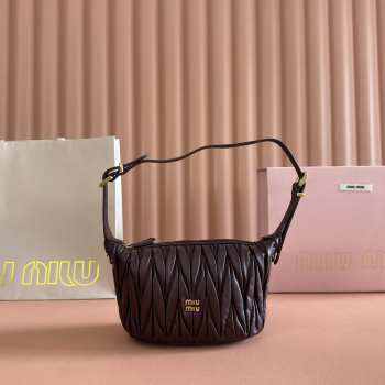 Uubags Miu Miu Matelasse nappa leather pouch in burgundy 15x8.5x8cm