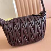 Uubags Miu Miu Matelasse nappa leather pouch in burgundy 15x8.5x8cm - 3