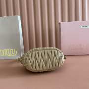 Uubags Miu Miu Matelasse nappa leather pouch in beige 15x8.5x8cm - 6
