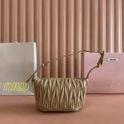 Uubags Miu Miu Matelasse nappa leather pouch in beige 15x8.5x8cm - 5