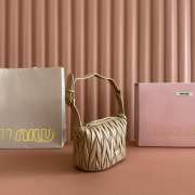 Uubags Miu Miu Matelasse nappa leather pouch in beige 15x8.5x8cm - 4