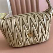Uubags Miu Miu Matelasse nappa leather pouch in beige 15x8.5x8cm - 2