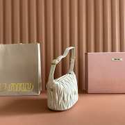 Uubags Miu Miu Matelasse nappa leather pouch in white 15x8.5x8cm - 5