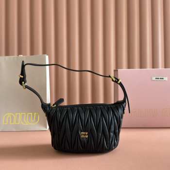 Uubags Miu Miu Matelasse nappa leather pouch in black 15x8.5x8cm