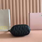 Uubags Miu Miu Matelasse nappa leather pouch in black 15x8.5x8cm - 5