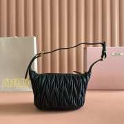 Uubags Miu Miu Matelasse nappa leather pouch in black 15x8.5x8cm - 4
