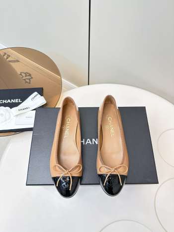 Uubags Chanel Ballet Flats Patent Calfskin In Beige & Black