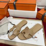 Uubags Hermes Oran sandal in box calfskin beige - 2