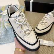 Uubags Chanel Calfskin, Suede Calfskin & Lambskin In White & Black - 6