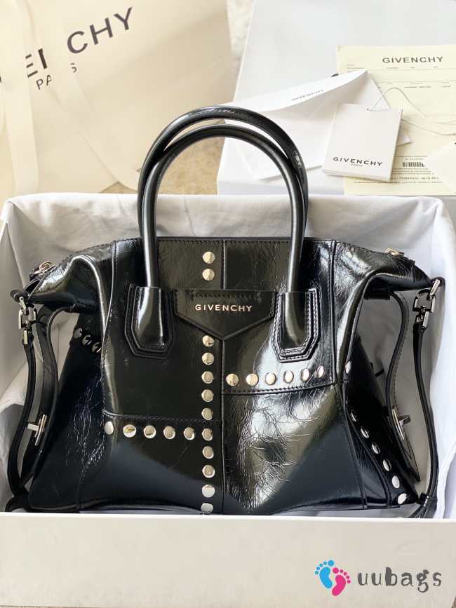 Uubags Givenchy Antigona Soft Bag Studded Leather Medium Black 30x8x15cm - 1