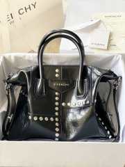 Uubags Givenchy Antigona Soft Bag Studded Leather Medium Black 30x8x15cm - 1