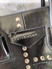 Uubags Givenchy Antigona Soft Bag Studded Leather Medium Black 30x8x15cm - 4