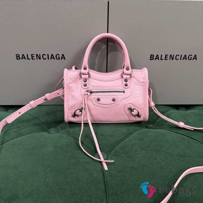 Uubags Balenciaga Le City bag mini in petal pink Arena Storico lambskin, brass hardware 24x16x6cm - 1