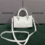 Uubags Balenciaga Le City bag mini in white Arena Storico lambskin, brass hardware 24x16x6cm - 4