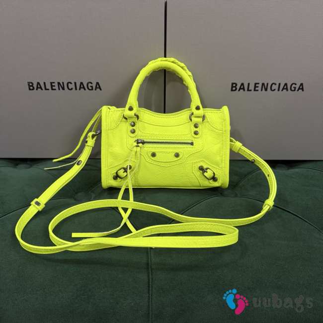Uubags Balenciaga Le City Bag Nano in granny green Arena Storico lambskin, brass hardware 18x12x6cm - 1