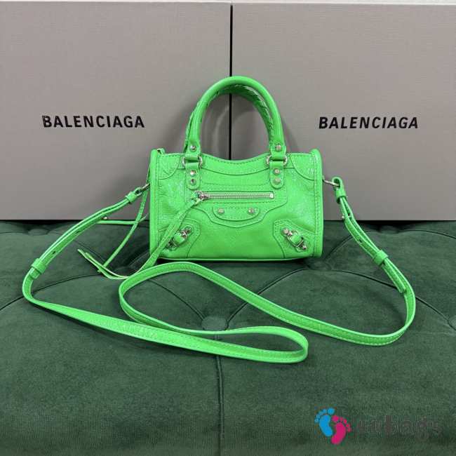 Uubags Balenciaga Le City Bag Nano in lime green Arena Storico lambskin, brass hardware 18x12x6cm - 1