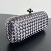Uubags Bottega Veneta purple intrecciato woven satin knot clutch bag 01 25x10x5cm - 6