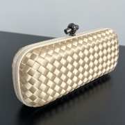 Uubags Bottega Veneta beige intrecciato woven satin knot clutch bag 01 25x10x5cm - 5