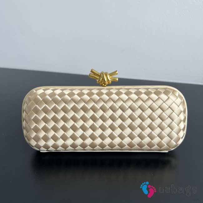 Uubags Bottega Veneta beige intrecciato woven satin knot clutch bag 02 25x10x5cm - 1