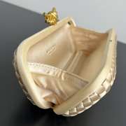 Uubags Bottega Veneta beige intrecciato woven satin knot clutch bag 02 25x10x5cm - 4