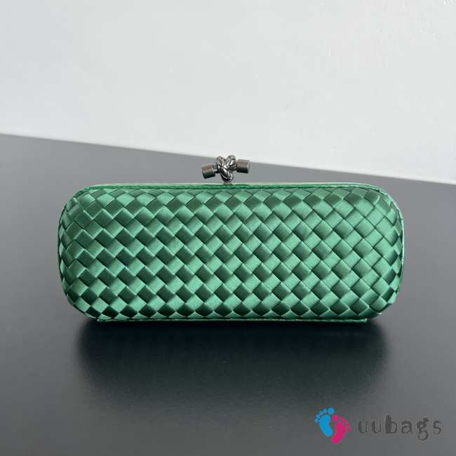 Uubags Bottega Veneta dark green intrecciato woven satin knot clutch bag 02 25x10x5cm - 1