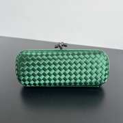 Uubags Bottega Veneta dark green intrecciato woven satin knot clutch bag 02 25x10x5cm - 1