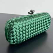 Uubags Bottega Veneta dark green intrecciato woven satin knot clutch bag 02 25x10x5cm - 5