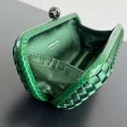 Uubags Bottega Veneta dark green intrecciato woven satin knot clutch bag 02 25x10x5cm - 2